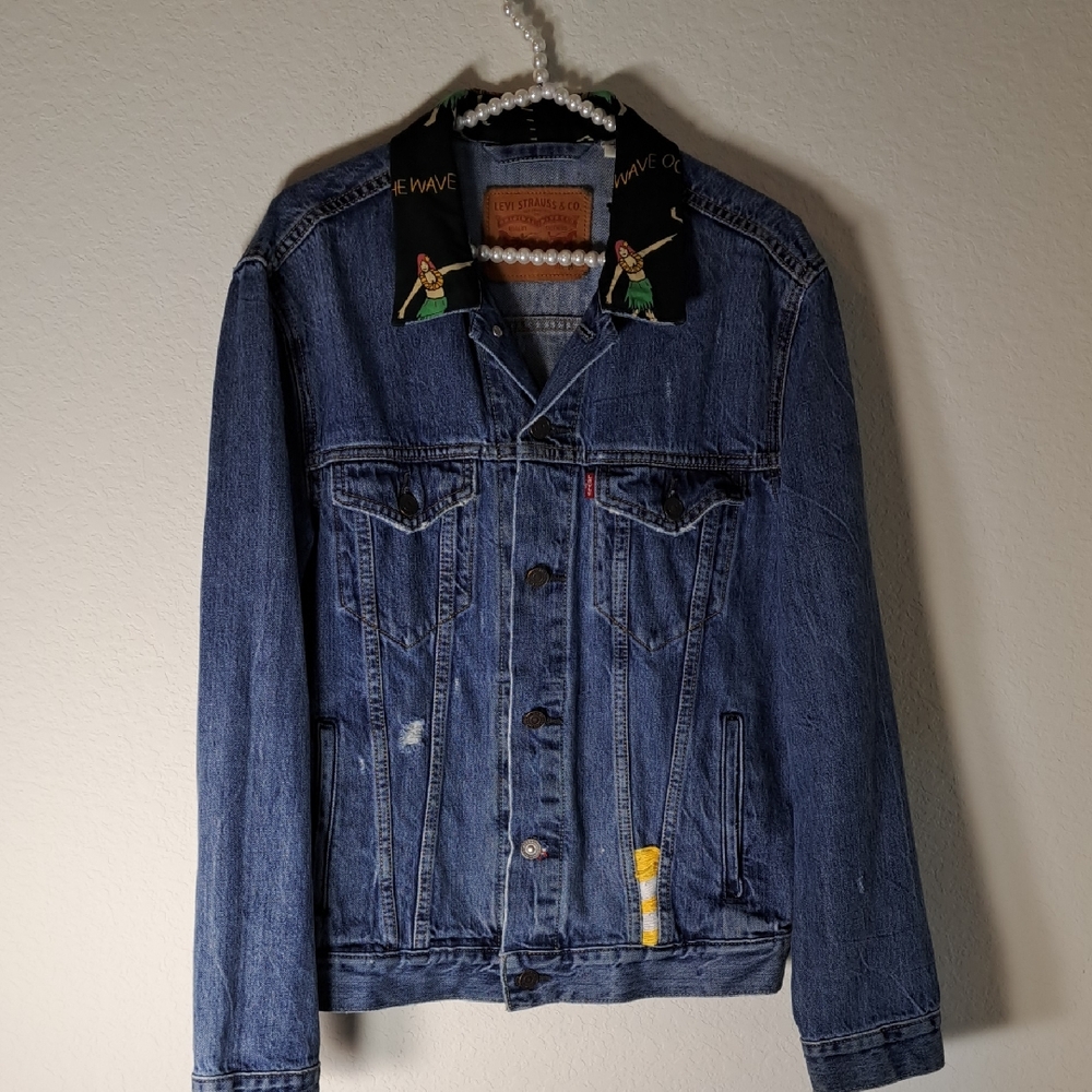 Levi’s Men’s Trucker Denim Jacket Hawaiian Print Collar Distressed Size Medium